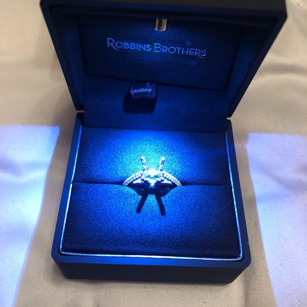 18k white gold ring mount size 8